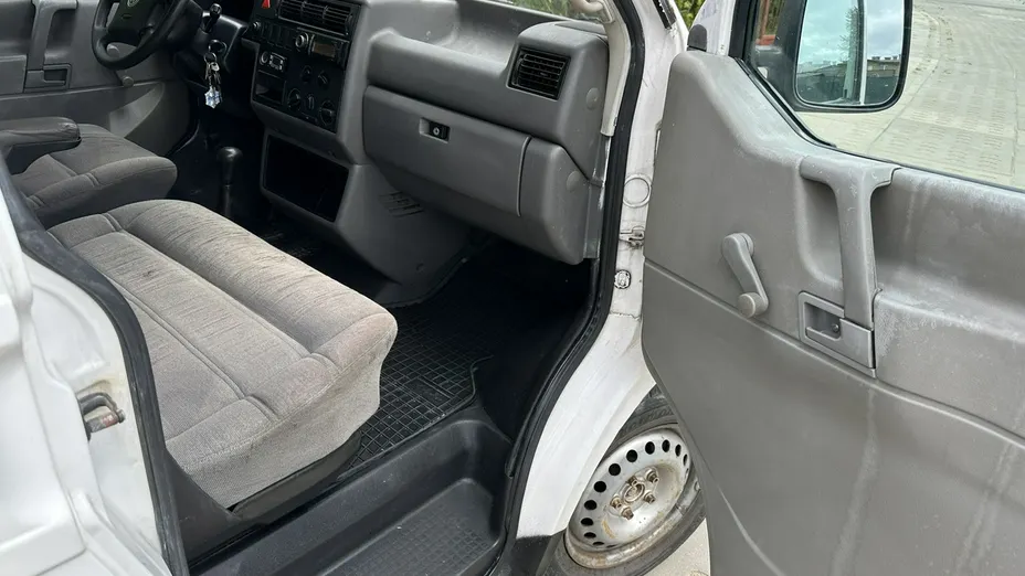 VOLKSWAGEN Transporter -