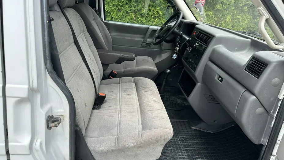 VOLKSWAGEN Transporter -