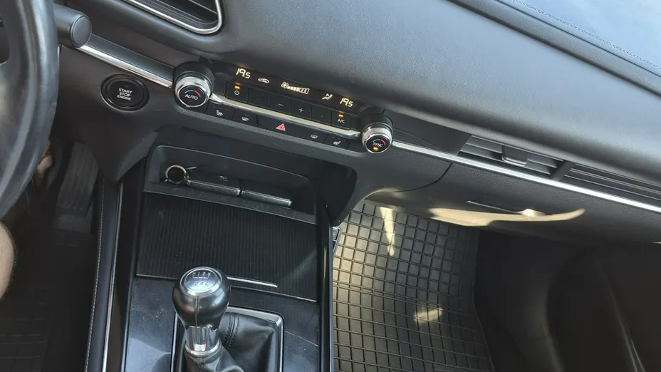 MAZDA CX-30 -