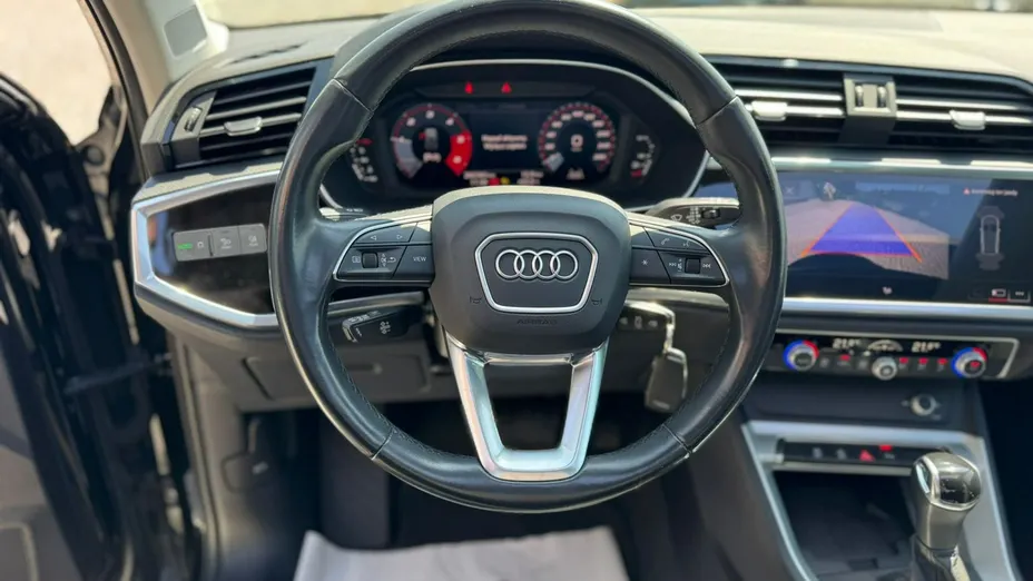 AUDI Q3 -