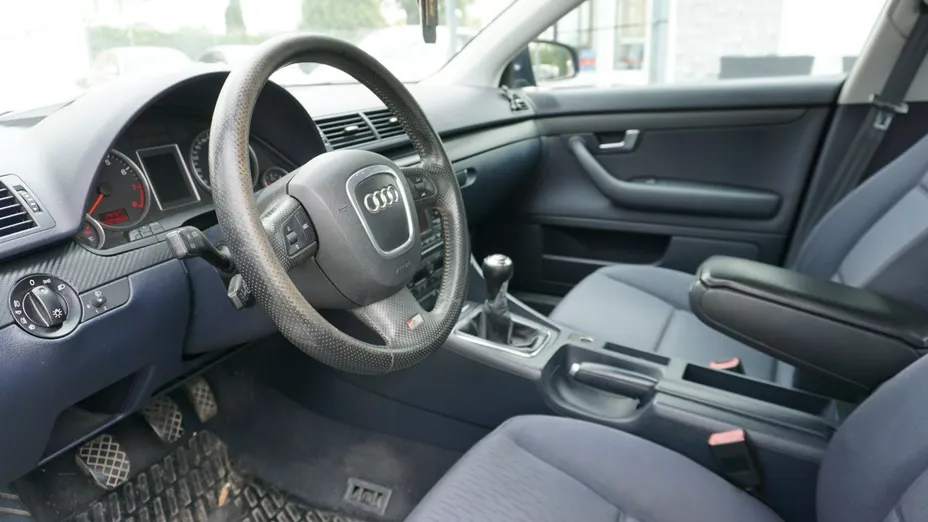 AUDI A4 -