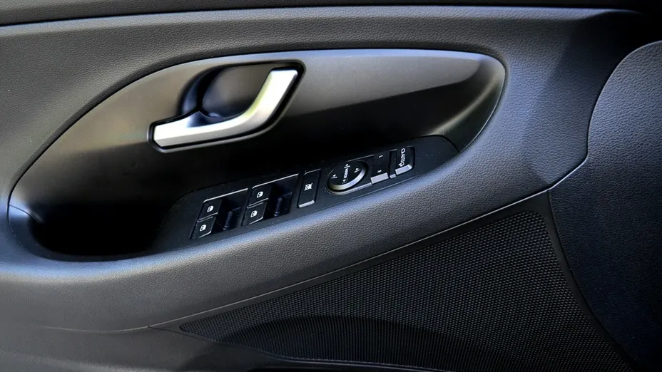 HYUNDAI i30 -
