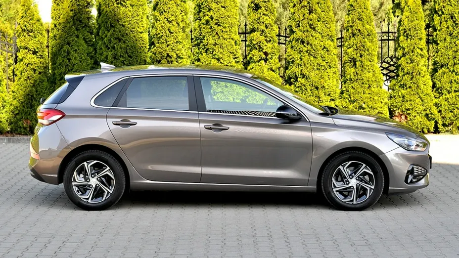 HYUNDAI i30 -