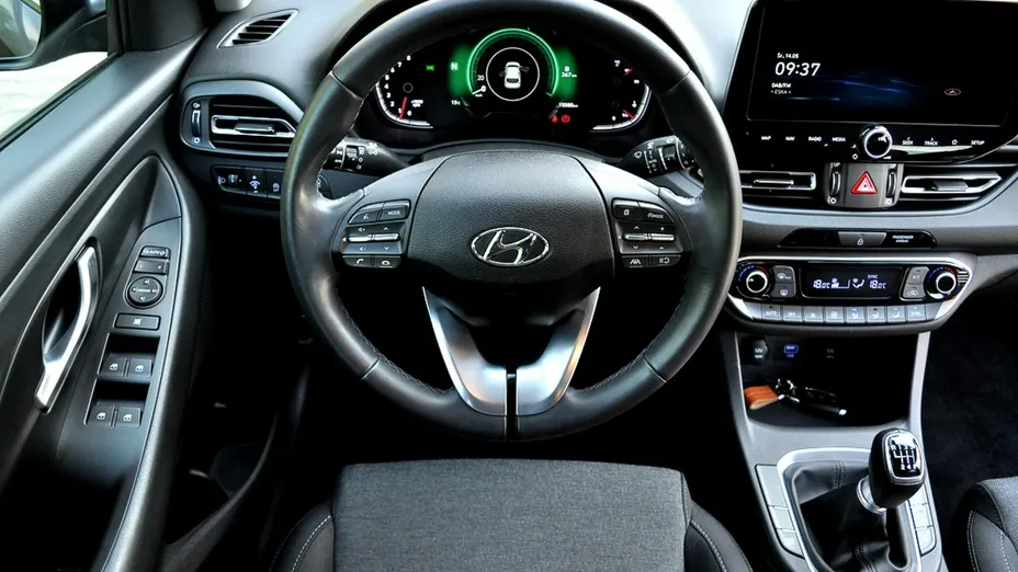 HYUNDAI i30 -