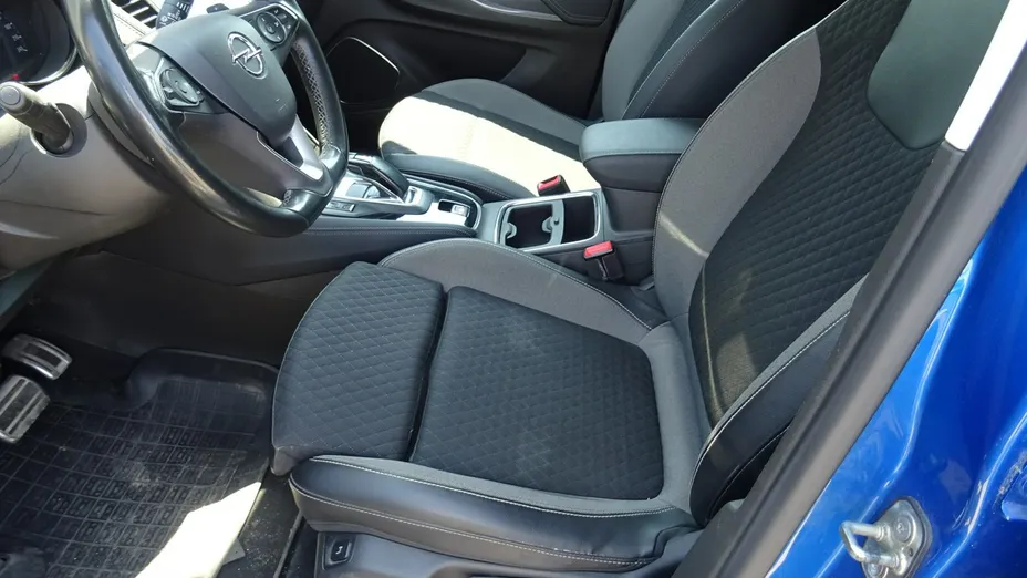 OPEL Grandland X -