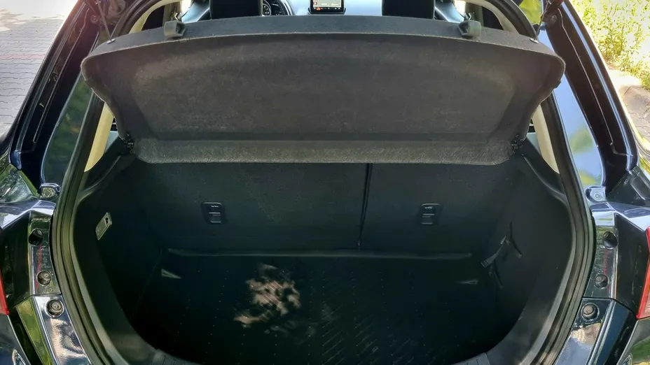 MAZDA 2 -