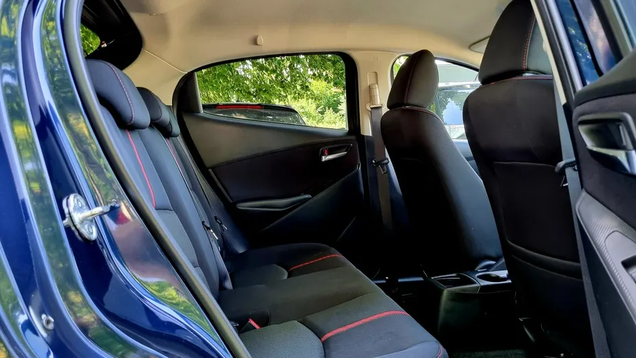 MAZDA 2 -