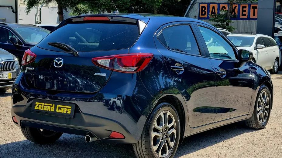 MAZDA 2 -