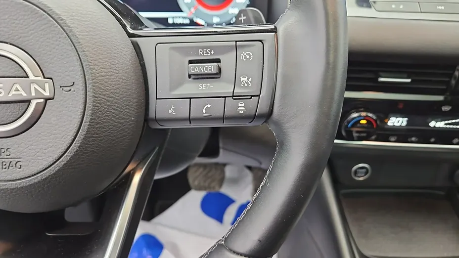 NISSAN Qashqai -