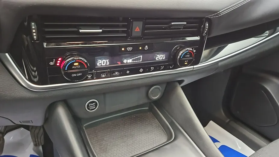 NISSAN Qashqai -