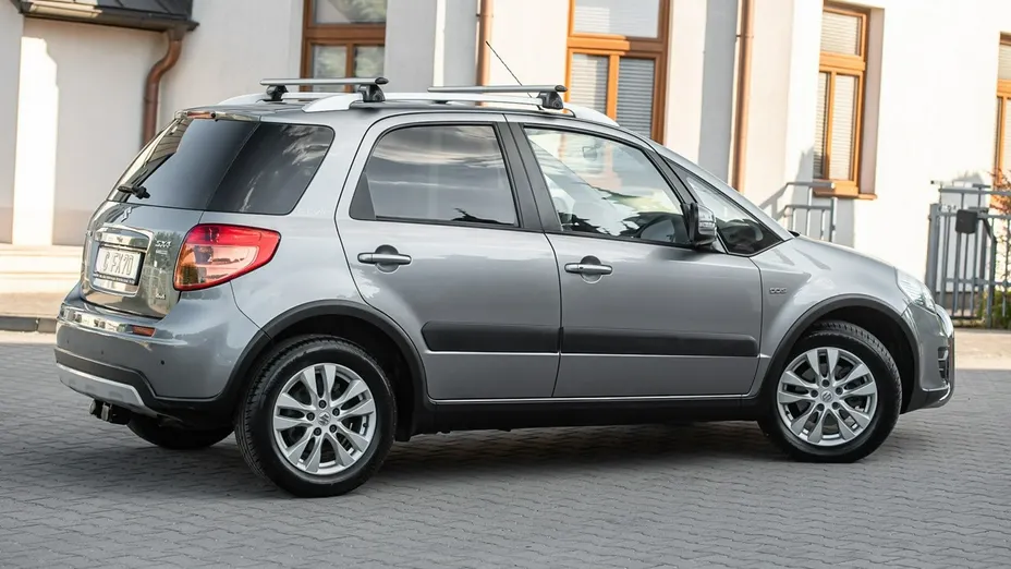 SUZUKI SX4 -
