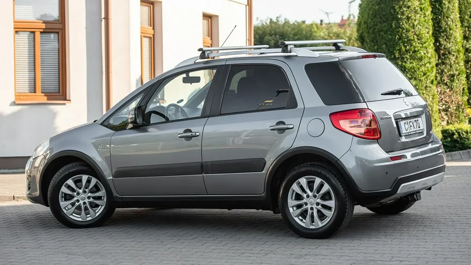 SUZUKI SX4 -