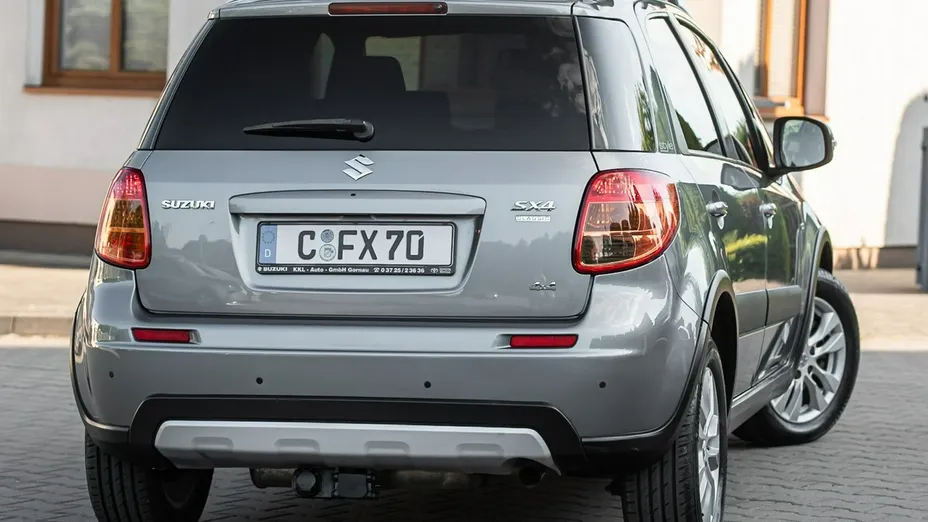SUZUKI SX4 -