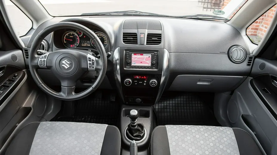 SUZUKI SX4 -