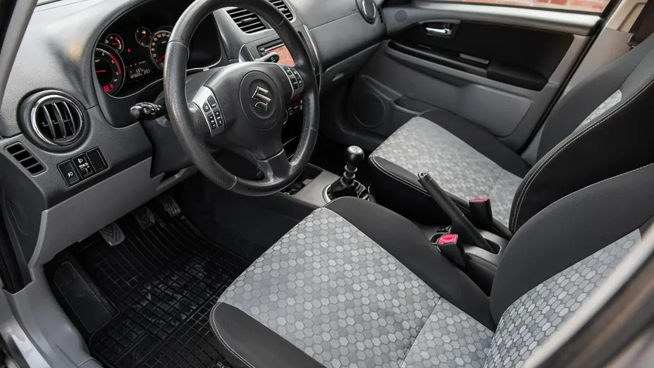 SUZUKI SX4 -