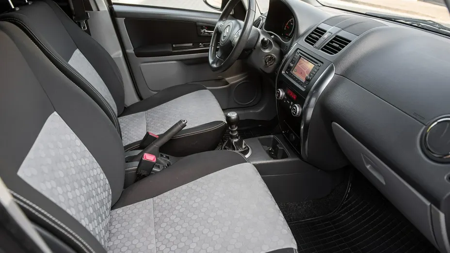 SUZUKI SX4 -