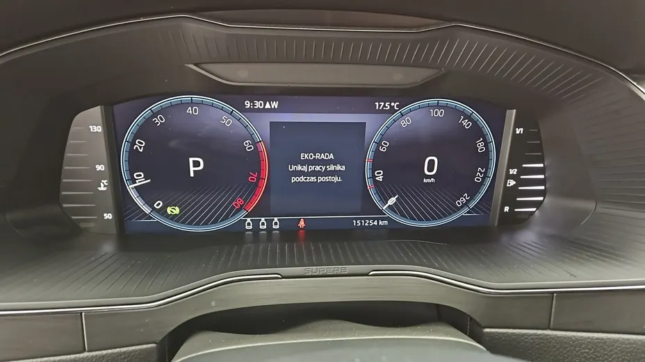 SKODA Superb -