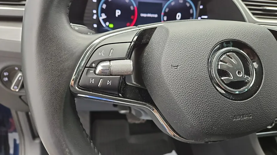 SKODA Superb -
