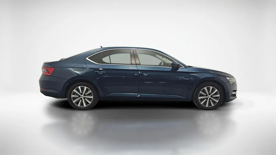 SKODA Superb -