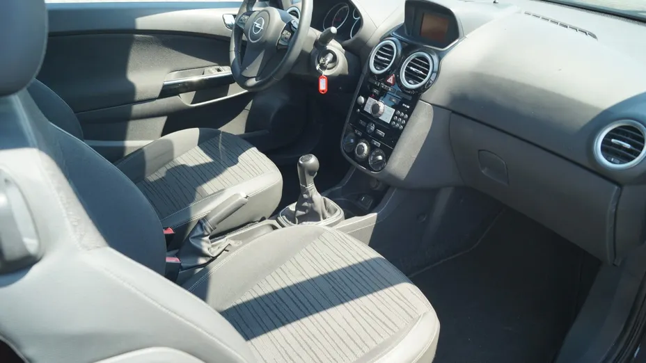 OPEL Corsa -
