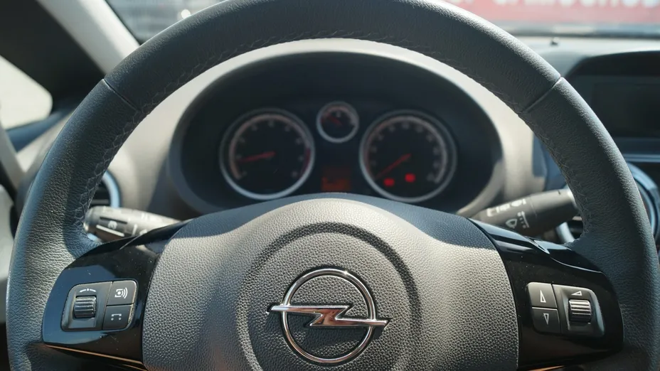 OPEL Corsa -