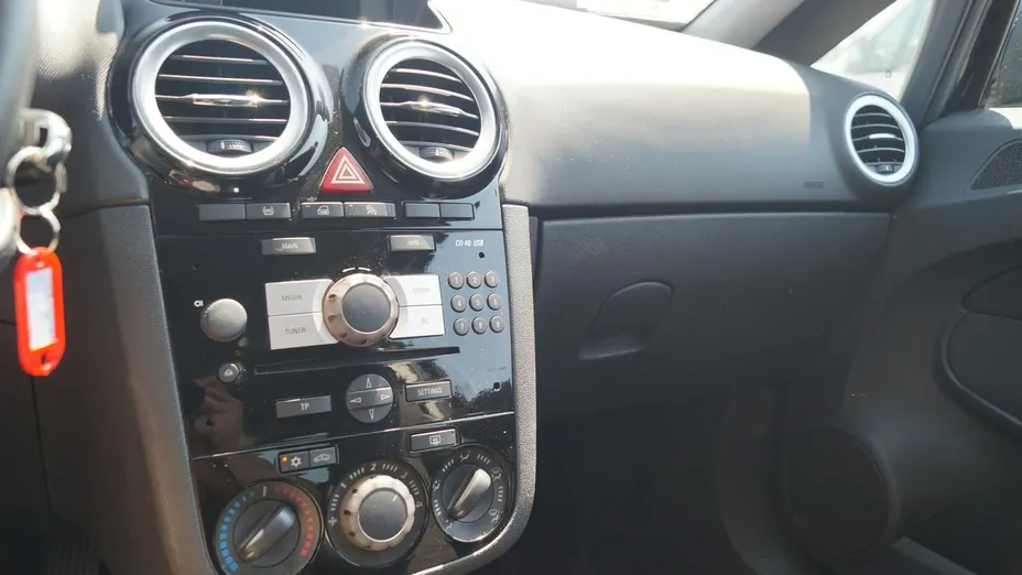 OPEL Corsa -