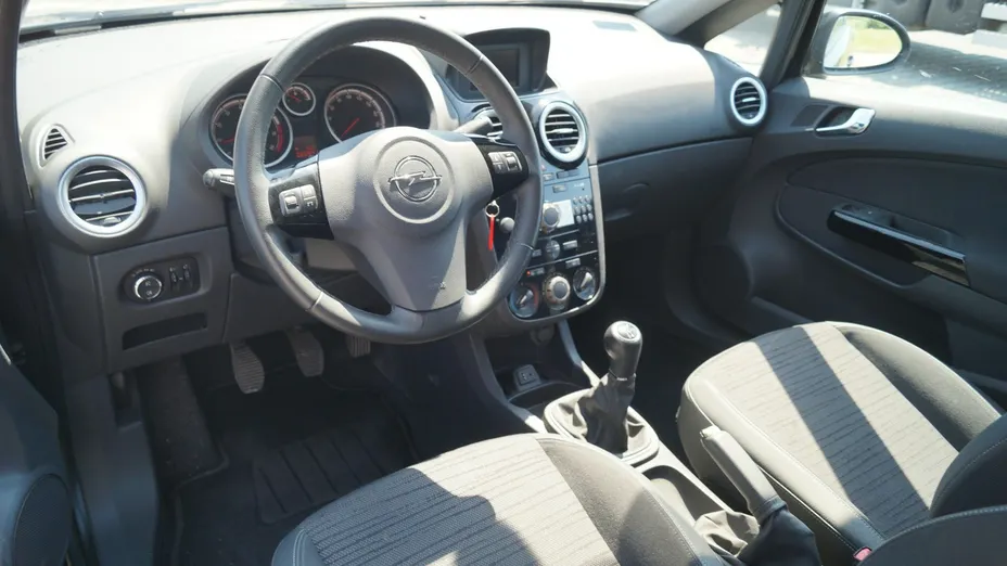 OPEL Corsa -
