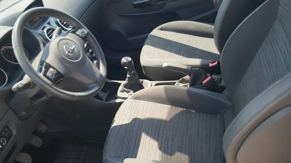 OPEL Corsa -