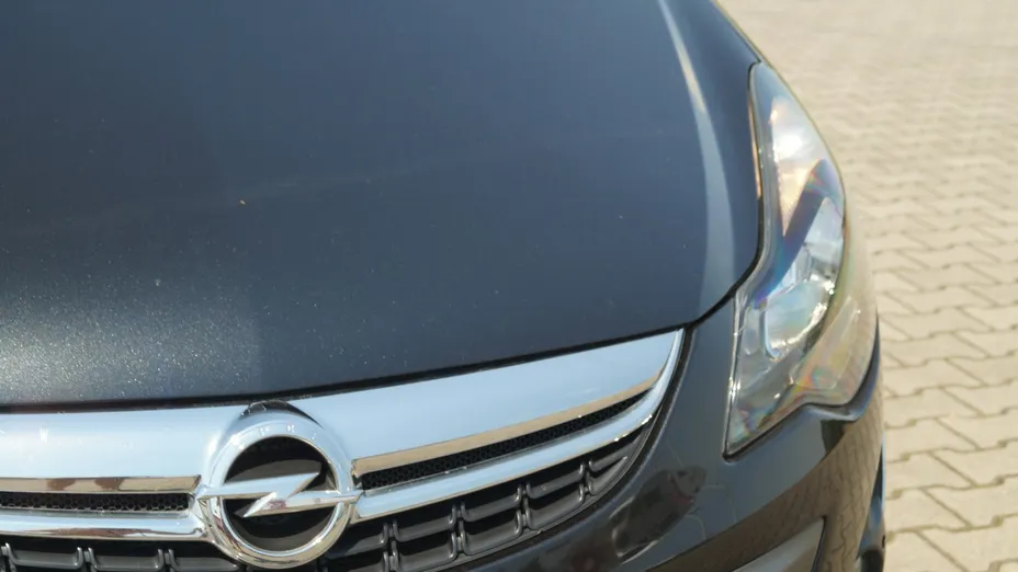 OPEL Corsa -