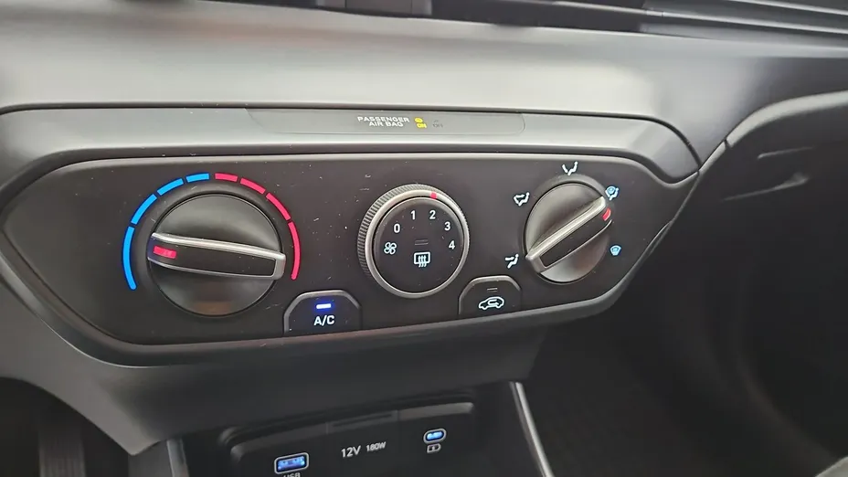 HYUNDAI i20 -