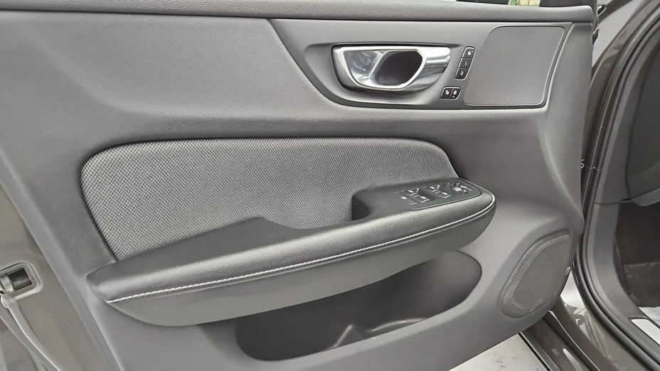 VOLVO V60 -