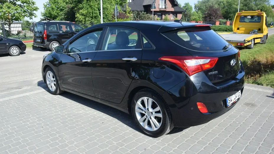 HYUNDAI i30 -