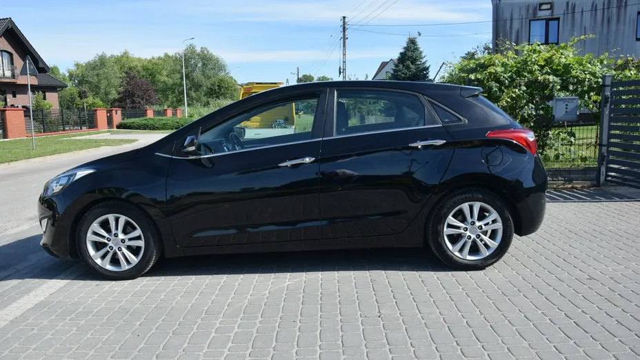HYUNDAI i30 -