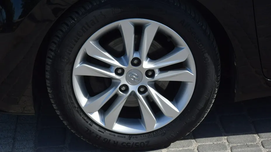 HYUNDAI i30 -