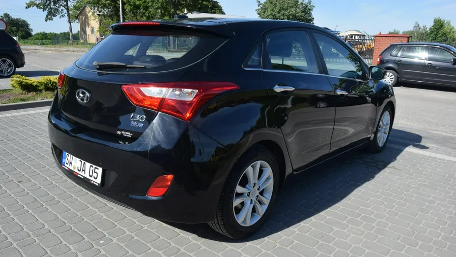 HYUNDAI i30 -