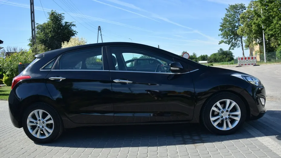 HYUNDAI i30 -