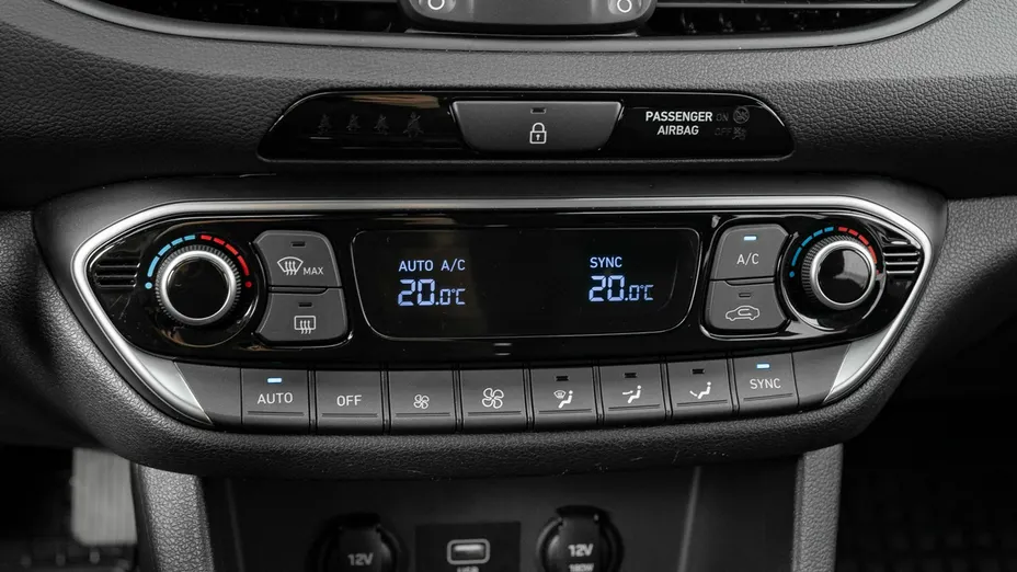 HYUNDAI i30 -