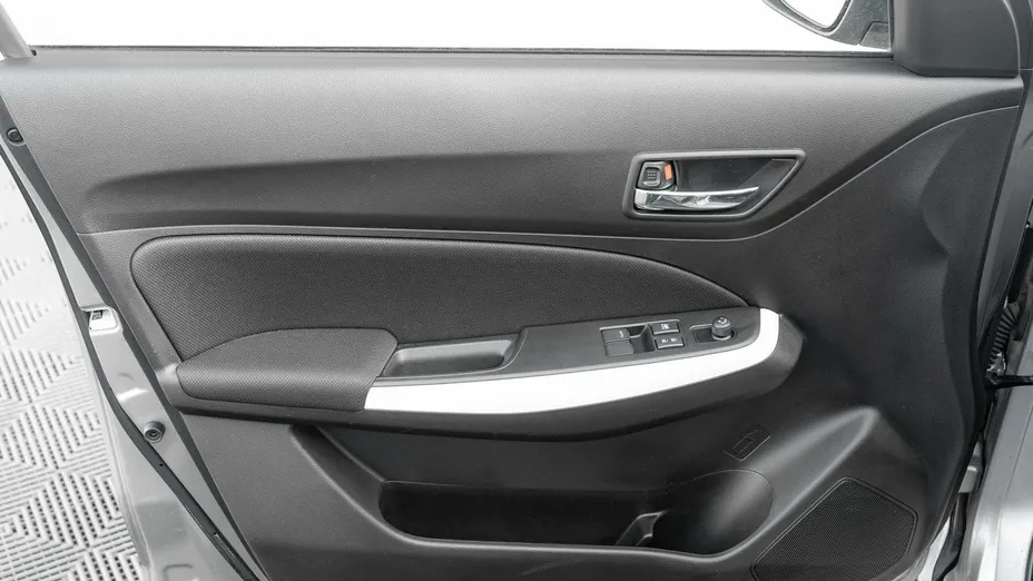 SUZUKI Swift -