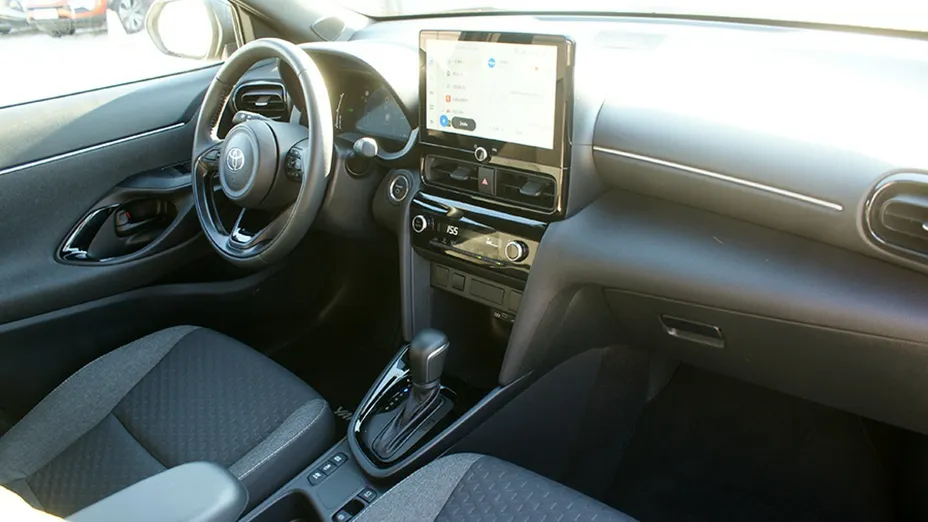 TOYOTA Yaris Cross -