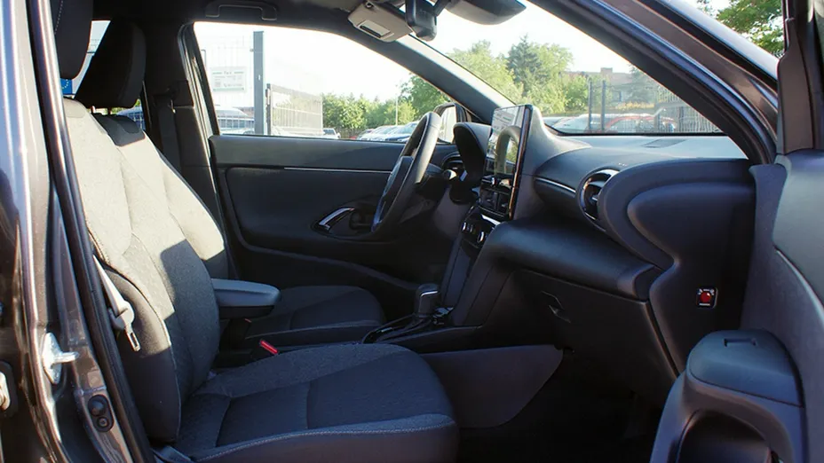 TOYOTA Yaris Cross -