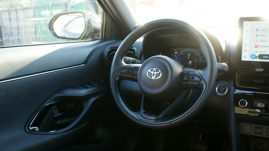 TOYOTA Yaris Cross -