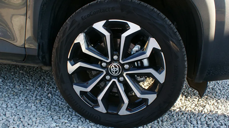 TOYOTA Yaris Cross -