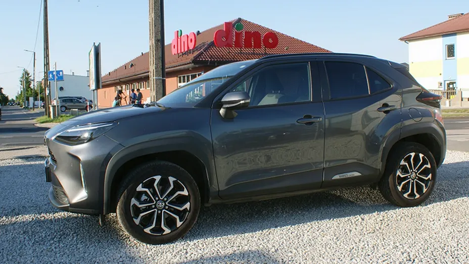 TOYOTA Yaris Cross -