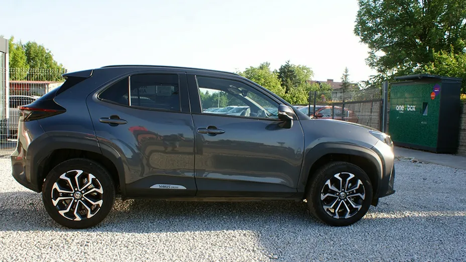 TOYOTA Yaris Cross -