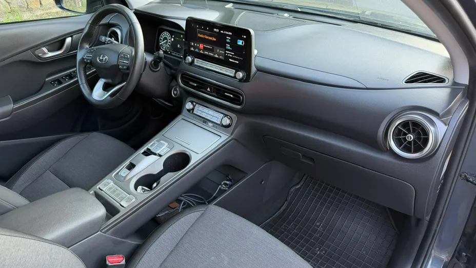 HYUNDAI Kona -