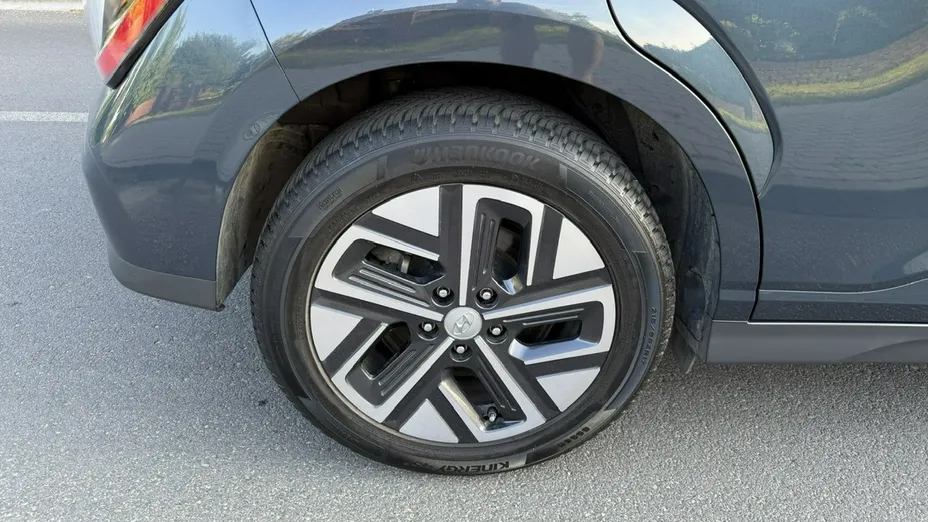 HYUNDAI Kona -
