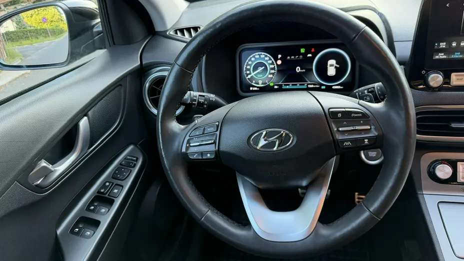 HYUNDAI Kona -