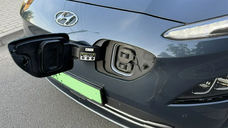 HYUNDAI Kona -