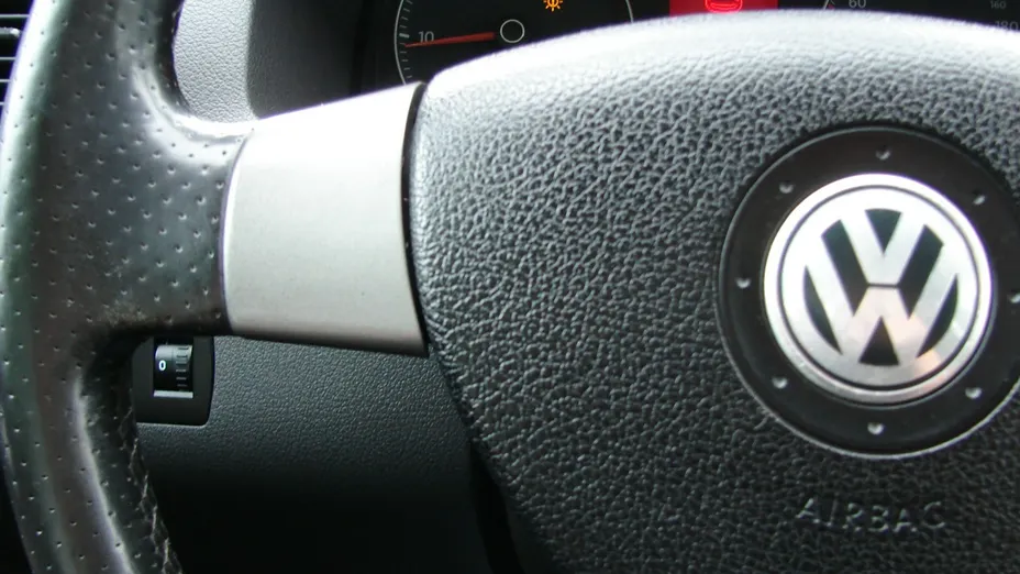 VOLKSWAGEN Touran -