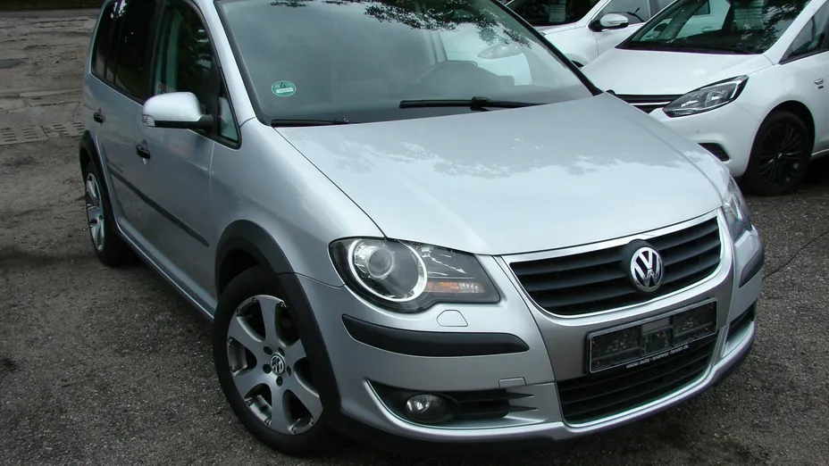 VOLKSWAGEN Touran -